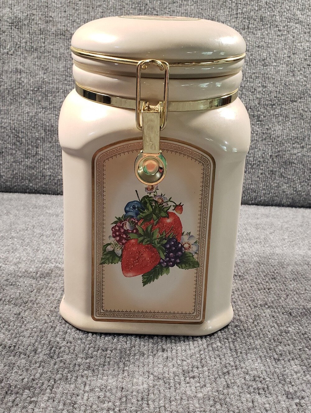 Vintage 10" Knott’s Berry Farm Ceramic Cookie Jar / Storage Container